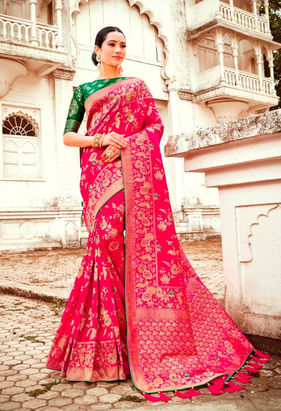 Magenta Banarasi silk blend saree with zari brocade – festive look